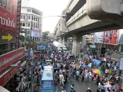 Großer Markt vor dem Siam Center in Bangkok